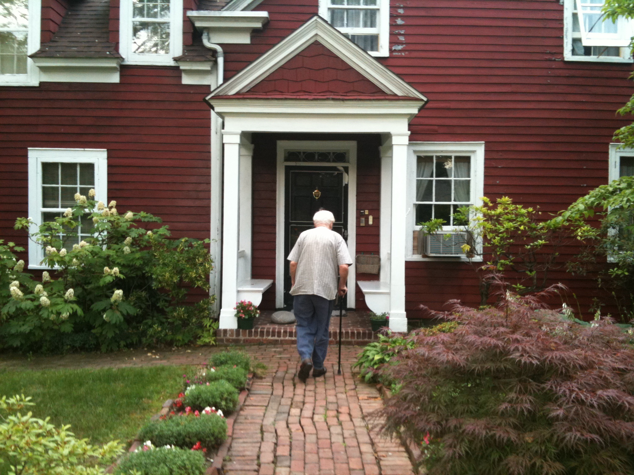 Dadwalkingtohouse Dadwalkingtohouse